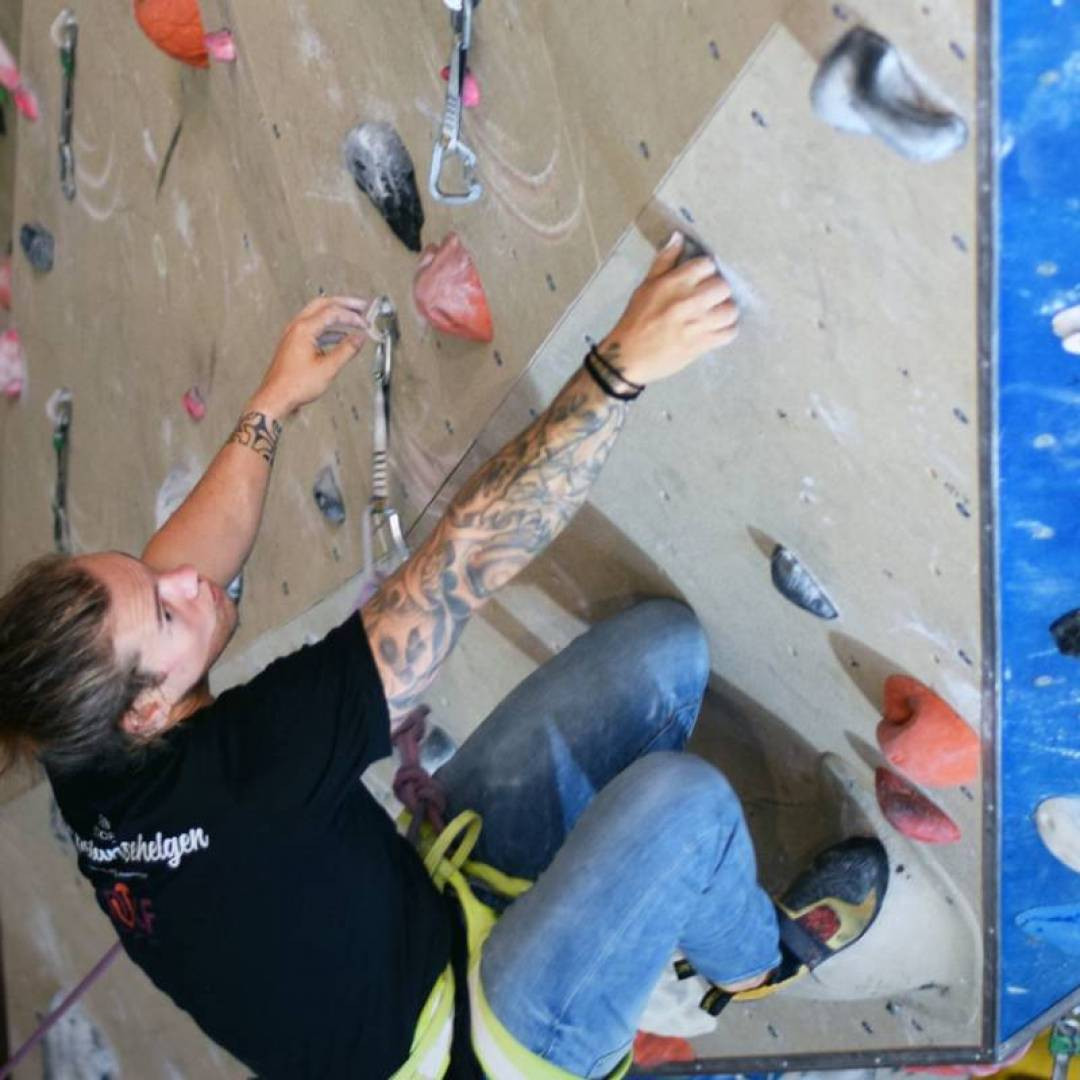 Klatring i buldrevegg 14.02 kl. 17.00-19.00