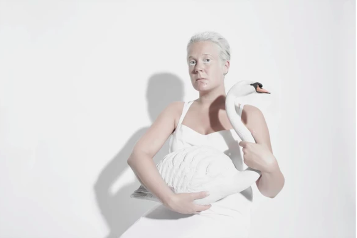 Svankvinnen//Rebecka Pershagen-Friday 19:30