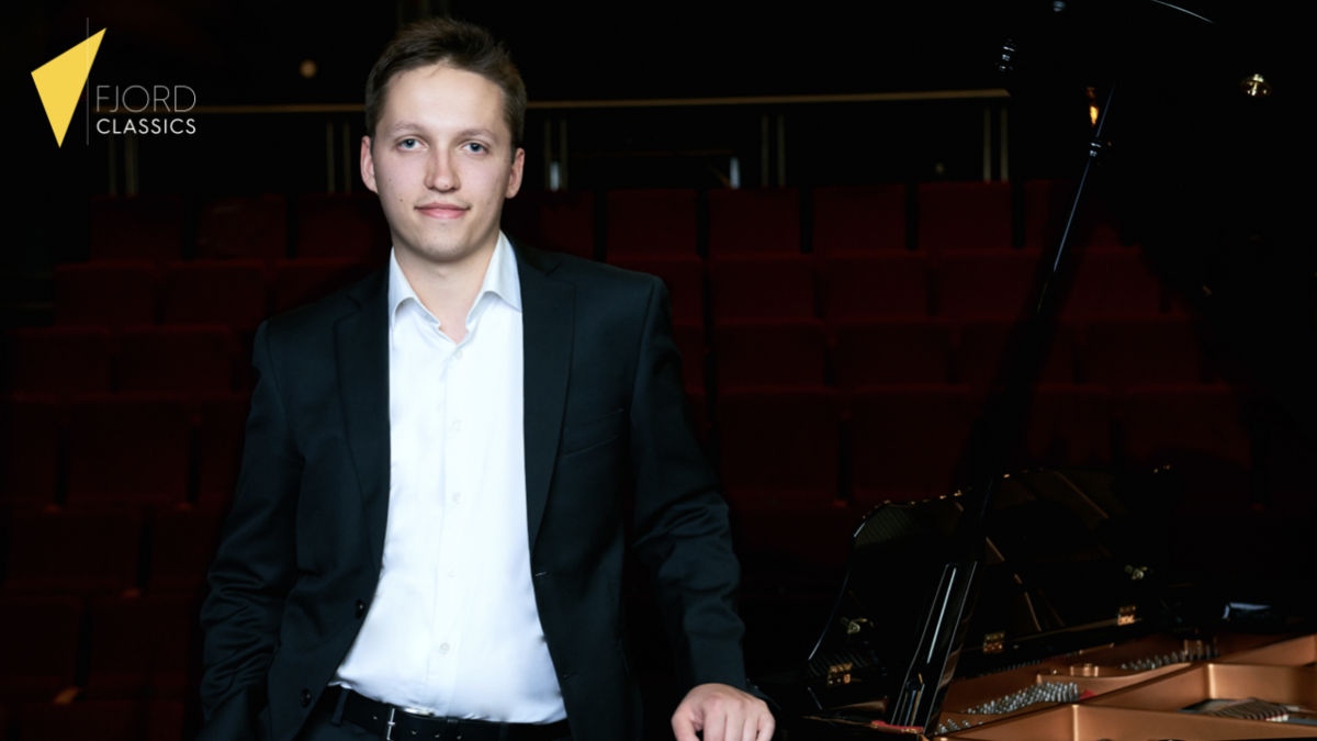 Game of Tones (6.7, kl.23)