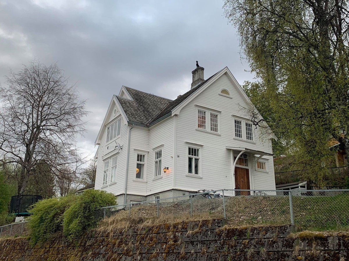 HJEMME HOS LØVENDAHL & LERAAND