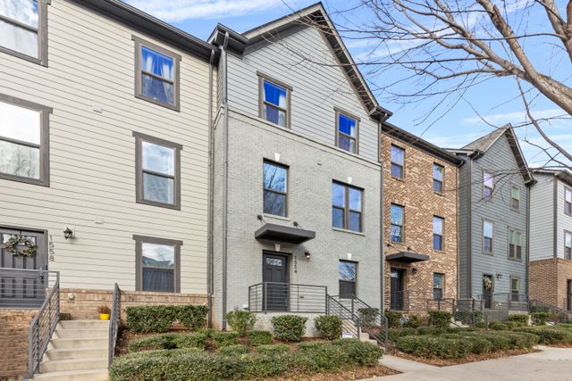 Beautiful SouthEnd Townhome