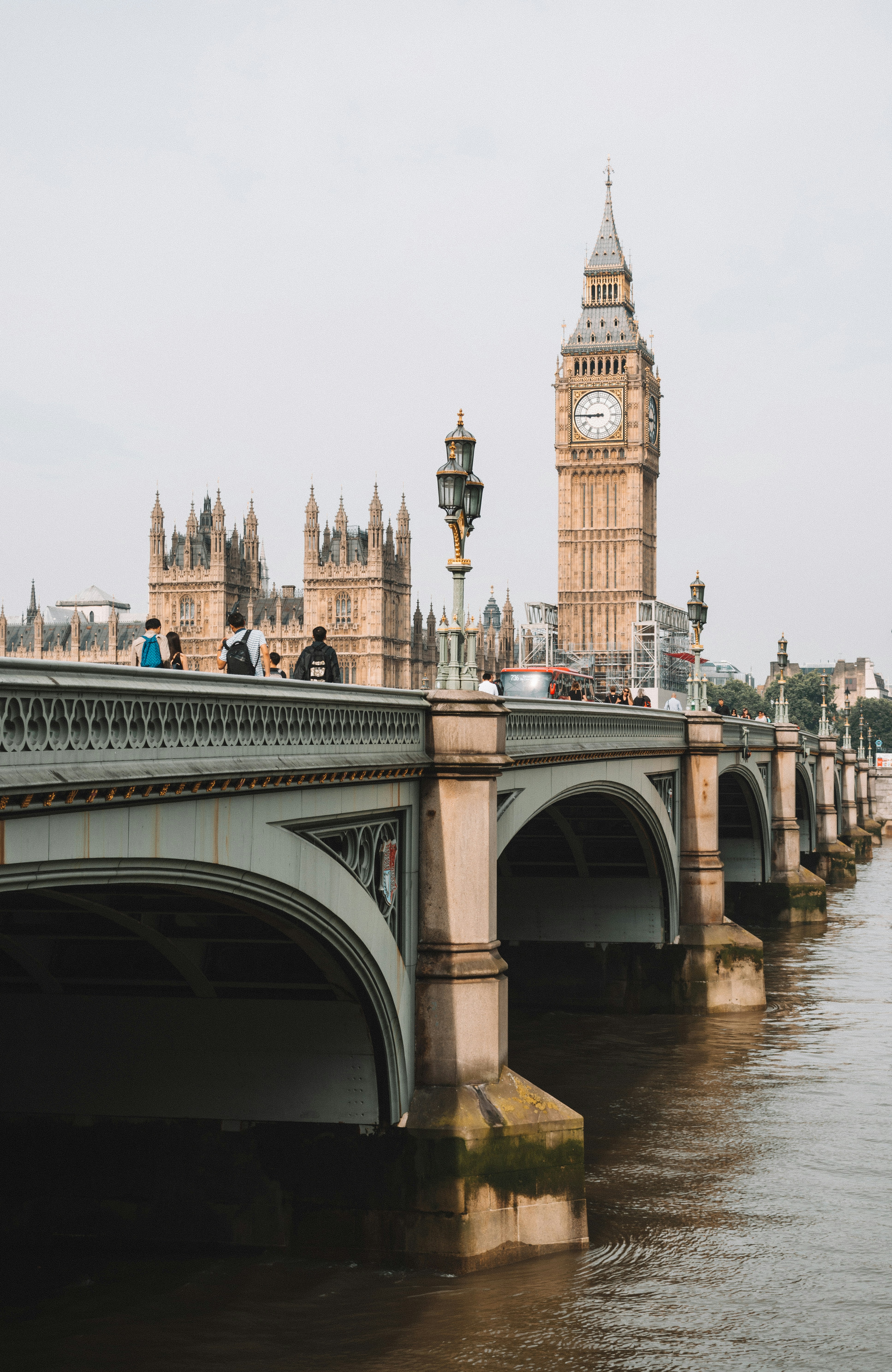 イギリス