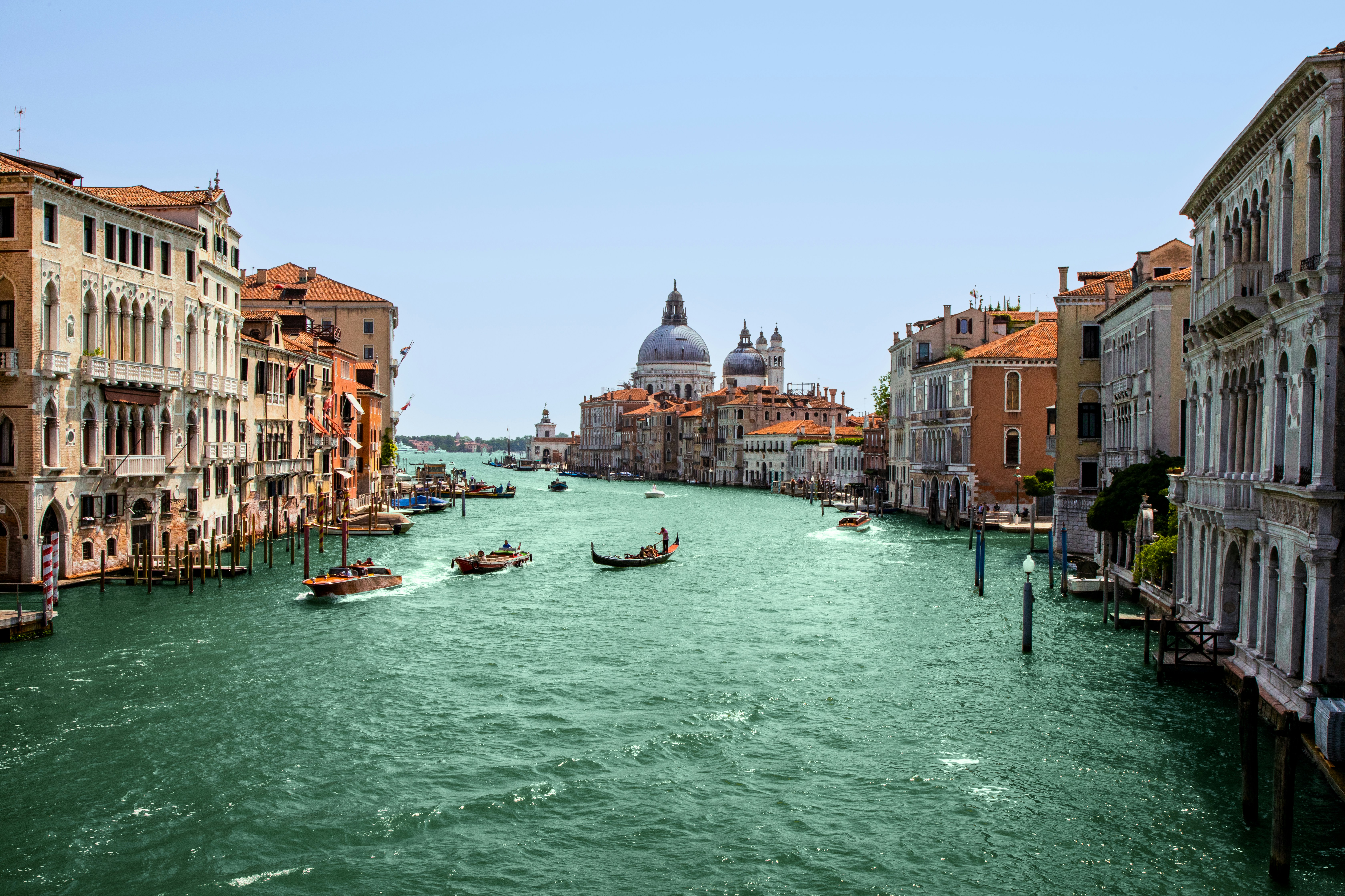 イタリア