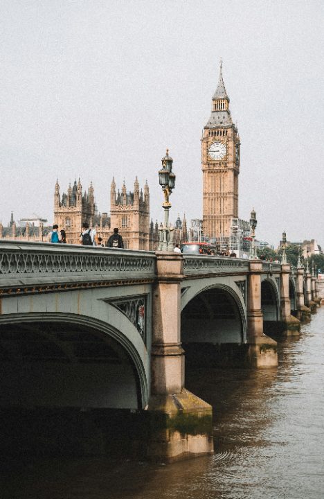 イギリス