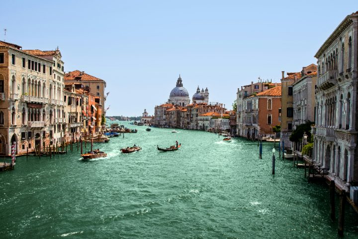 イタリア
