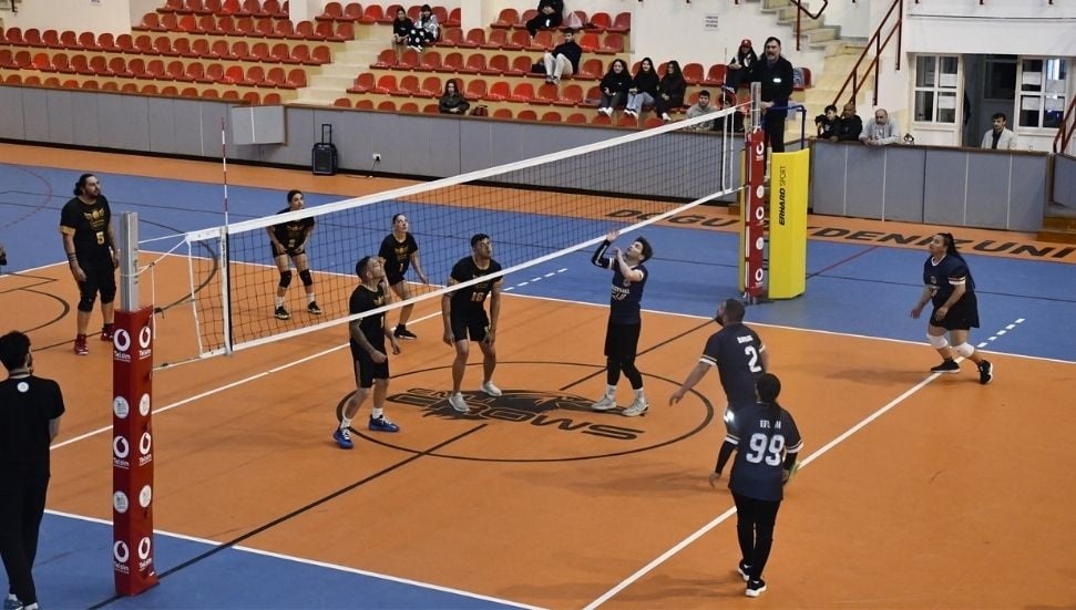 Şampiyon Melekler Voleybol Anı Turnuvası DAÜ'de Başladı