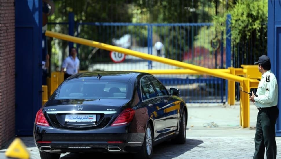 İngiltere'nin Tahran Büyükelçiliği Geçici Olarak Kapandı