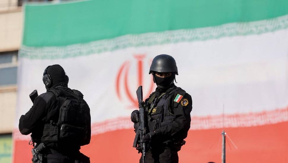 İran'da Geçici Liderlik Görevini Üstlenecek 3 Kişilik Konsey Kuruldu