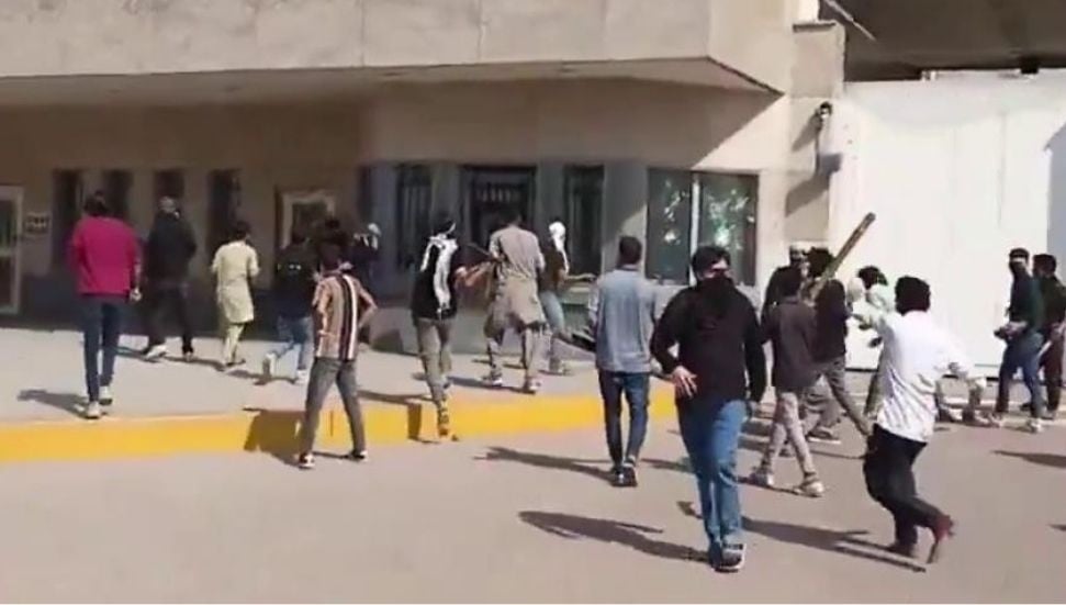 Pakistan'da ABD Konsolosluğu'na Saldırı: 6 Ölü, Çok Sayıda Yaralı