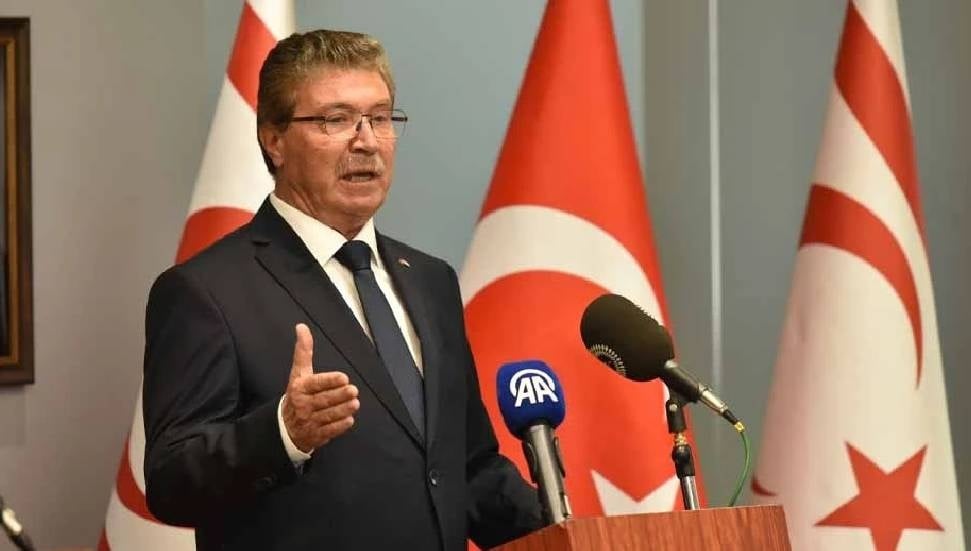 Ünal Üstel: Güney Kıbrıs'taki üsler savaşın bir parçası olmamalı