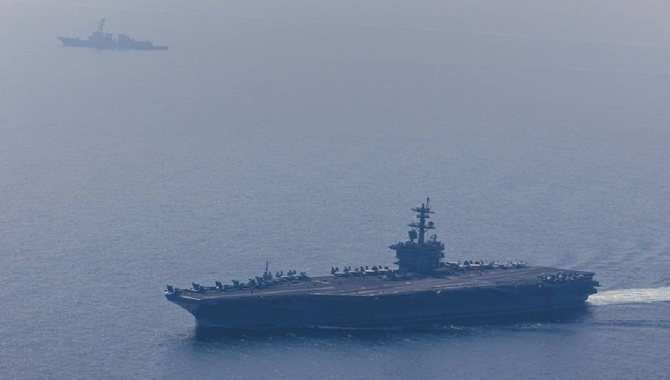 İran Devrim Muhafızları, Abraham Lincoln Uçak Gemisi'ni 4 Füze ile Hedef Aldı