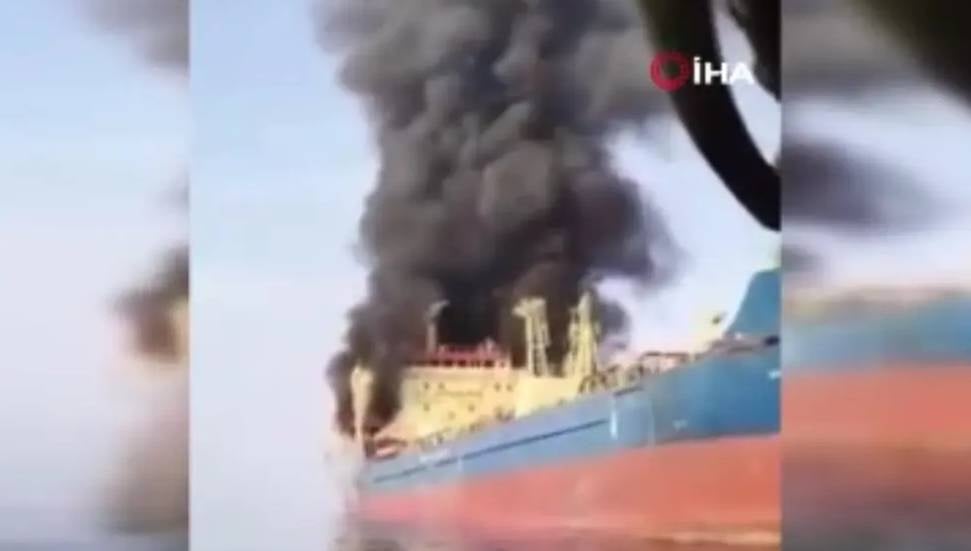 İran Hürmüz Boğazı'nda Gemilere Saldırı Düzenledi