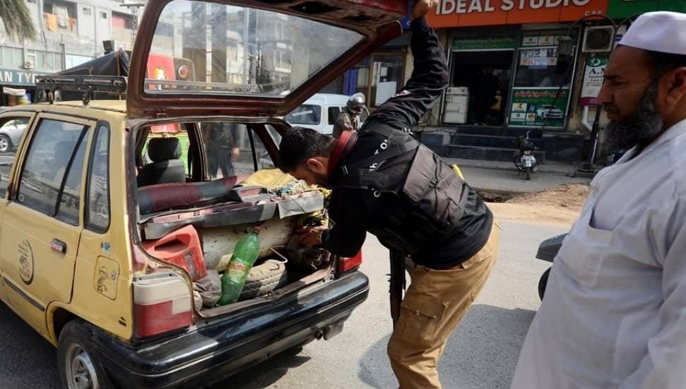 Pakistan'da Hamaney'in Ölümü Sonrası Gösteriler ve Sokağa Çıkma Yasağı