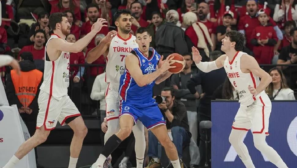 12 Dev Adam Sırbistan'ı Yenerek İkinci Turu Garantiledi