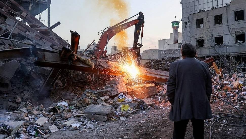 Tahran'da Patlamalar: İran'a Yönelik Yeni Saldırı Dalgası Başladı