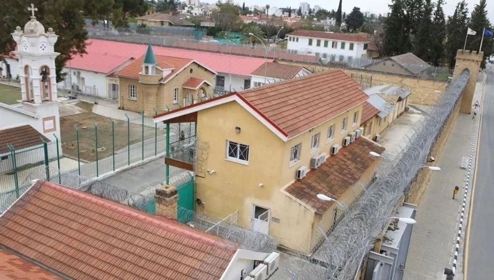 Güney Kıbrıs'ta cinayet girişimi zanlısı Romanyalı hastaneden kaçtı