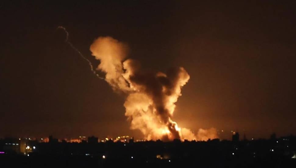 İsrail'in Lübnan'a Hava Saldırıları: 5 Kişi Hayatını Kaybetti