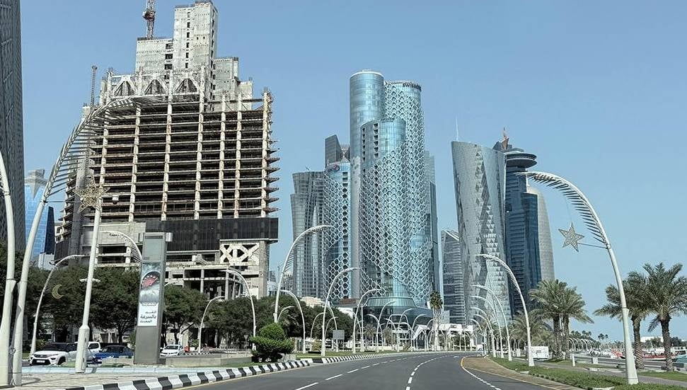 Doha'da Şiddetli Patlamalar ve Hava Savunma Sistemleri Devrede