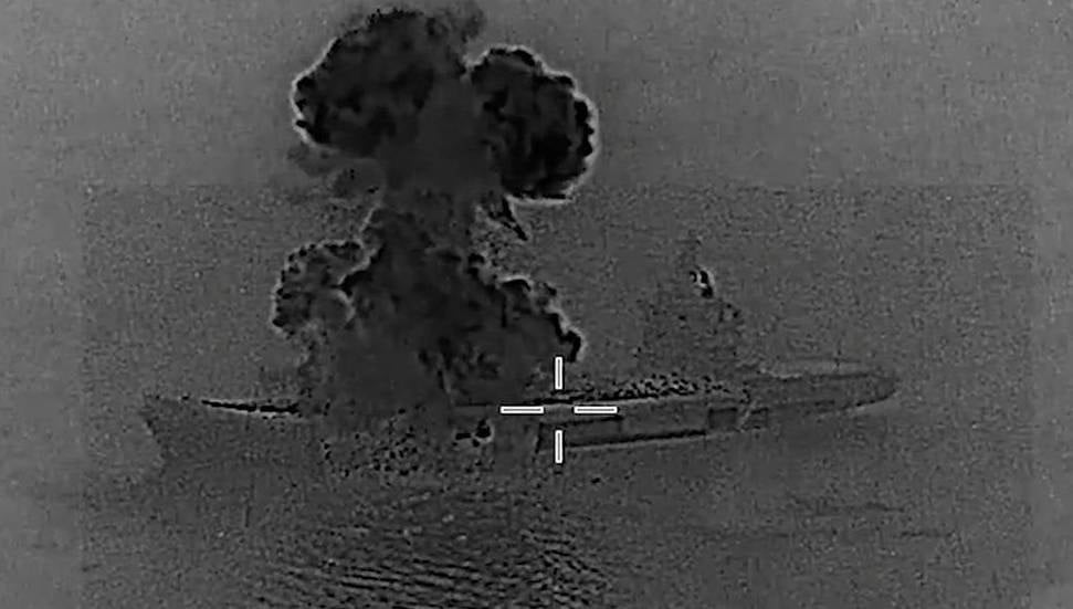 ABD ordusu, İran'a ait insansız hava aracı gemisini vurdu