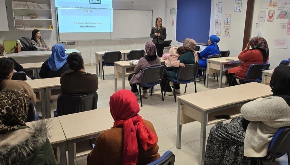 Lefkoşa'da Anneler İçin Çocuk ve Ergen Beslenmesi Eğitimi