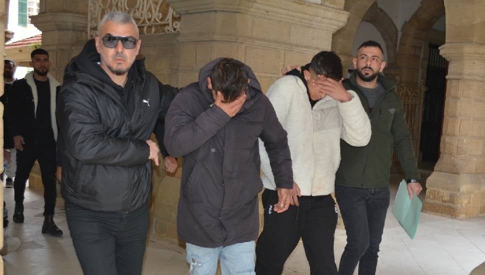 Uyuşturucu Taşımakla Suçlanan İki Zanlı 3 Gün Tutuklu Kalacak