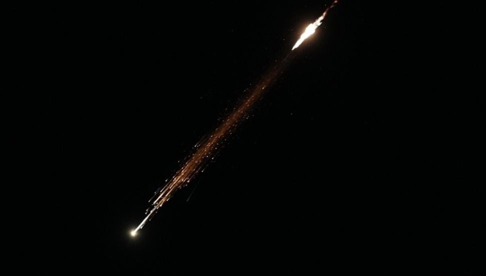 İran, Basra Körfezi'nde İki Petrol Tankerini Vurduğunu Duyurdu