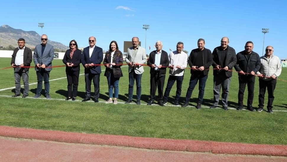 Değirmenlik Akıncılar Belediyesi, Sadık Cemil Stadyumu'nu Çim Sahaya Dönüştürdü
