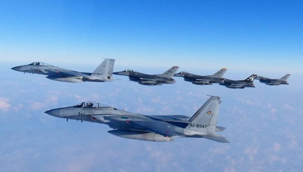 KKTC'ye 6 Türk F-16 Savaş Uçağı Gönderildi