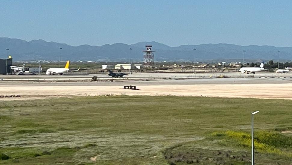 Türkiye'nin Kuzey Kıbrıs'a Savaş Uçağı Göndermesi Ne Anlama Geliyor?