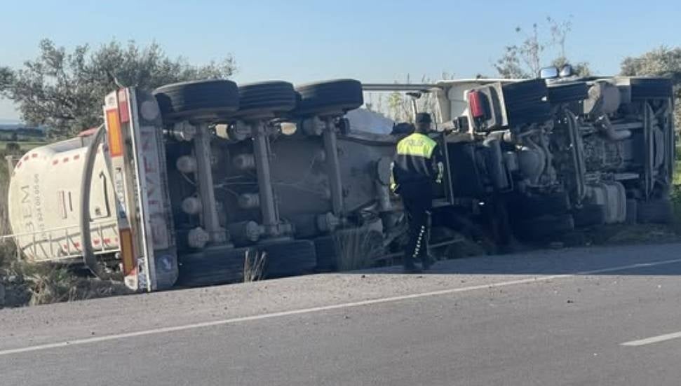 Karpaz-Gazimağusa Yolunda Beton Mikseri Devrildi