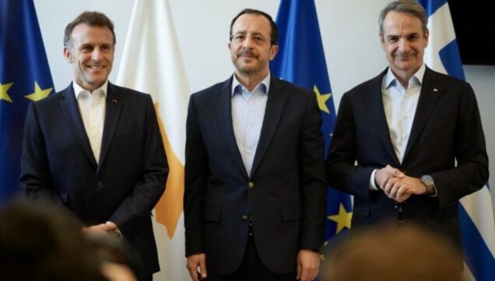 Macron ve Miçotakis Baf’ta Hristodulidis ile buluştu: Güvenlik ve Savunma
