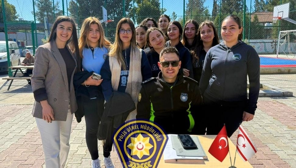 Polis, Kariyer Günlerinde Öğrencilerle Buluşarak Bilgi Verdi