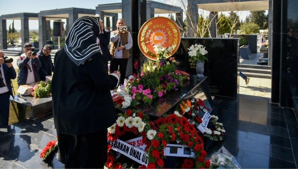 İrsen Küçük 7. ölüm yıl dönümünde kabri başında anıldı