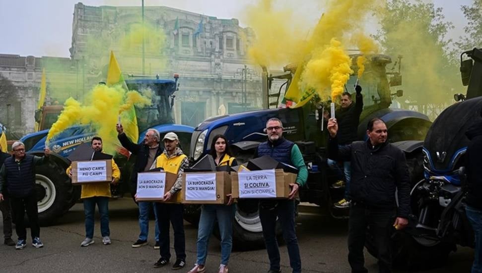 İtalya'da Çiftçiler Maliyet Artışlarını Protesto Ediyor