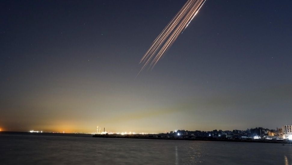 Hizbullah, İsrail'in Kuzeyine 100 Roketle Şiddetli Saldırı Düzenledi