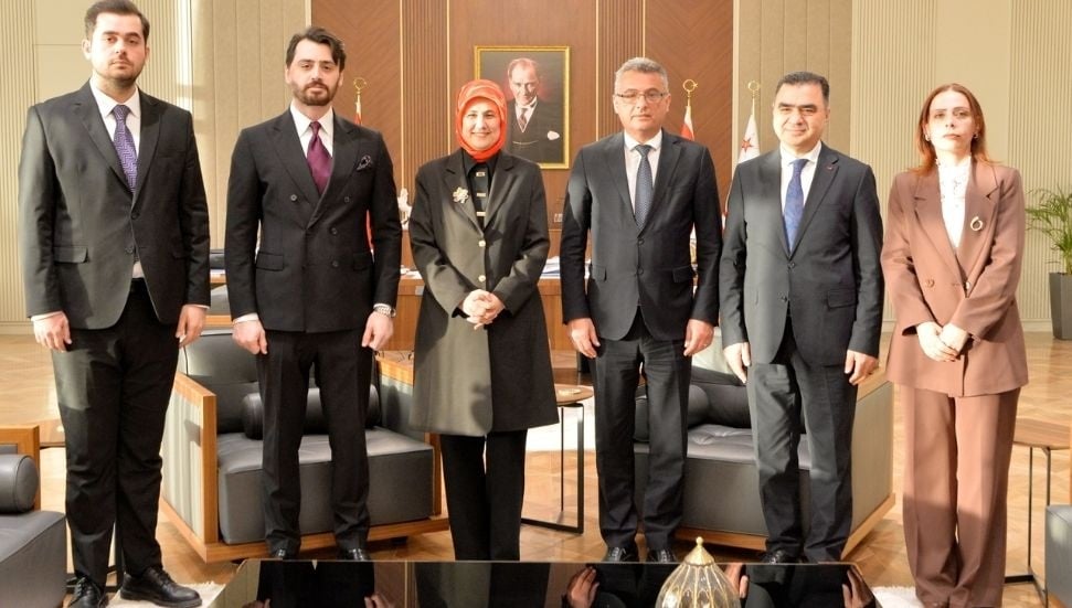 Tufan Erhürman, Kızılay Genel Başkanı Fatma Meriç'i ağırladı