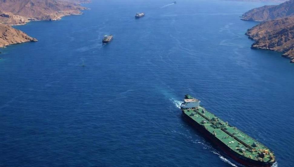 Hürmüz Boğazı'ndan Geçen İlk Türk Sahipli Gemi Tarih Yazdı