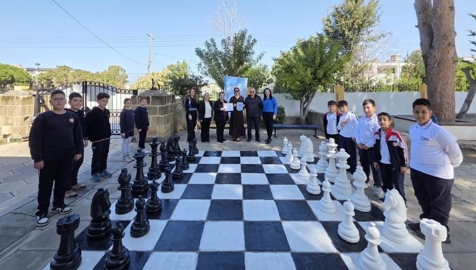 Özgür Hizmet Derneği'nden Okullara Anlamlı Bağışlar