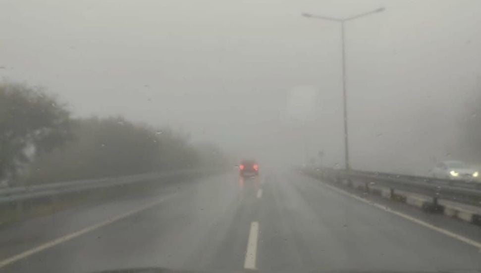 Sis Uyarısı: Ana Yollarda Görüş Mesafesi Azaldı