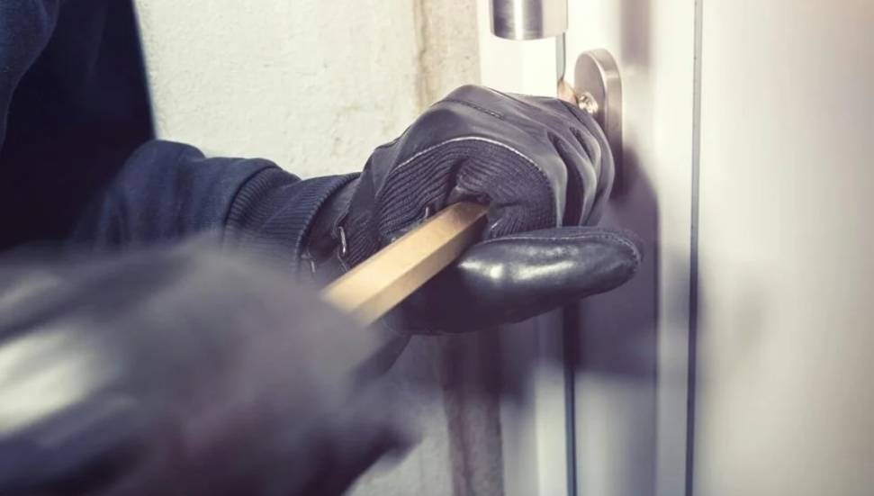 Limasol'da Maskeli Gençlerin Yabancı Uyruklulara Saldırısı