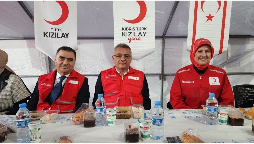 Cumhurbaşkanı Tufan Erhürman Kızılay İftar Sofrası'nda Vatandaşlarla Buluştu