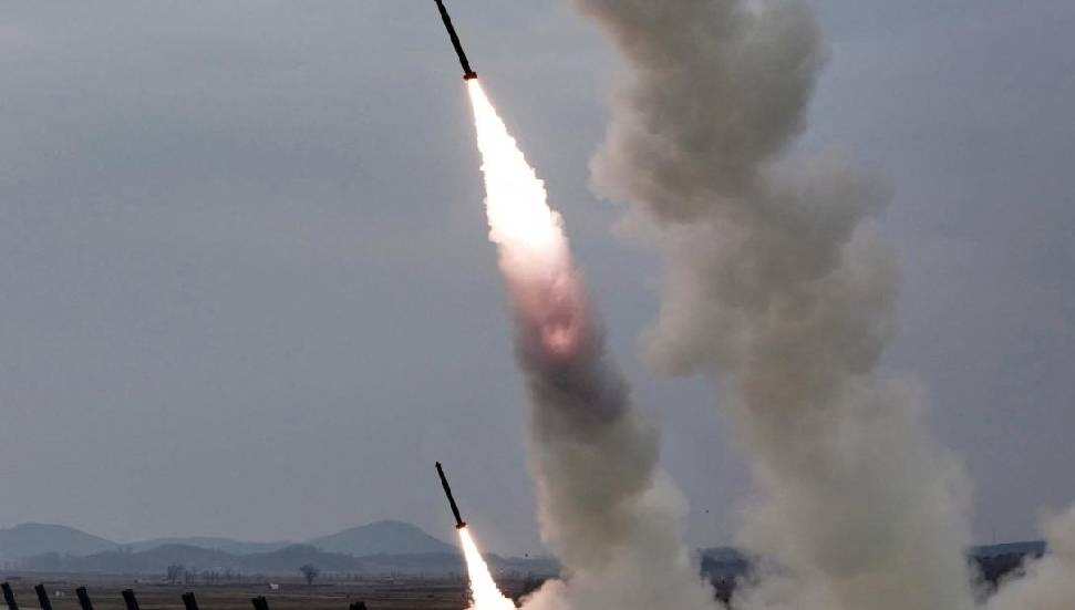 Kuzey Kore'de Uzun Menzilli Topçu Tatbikatı Gerçekleştirildi