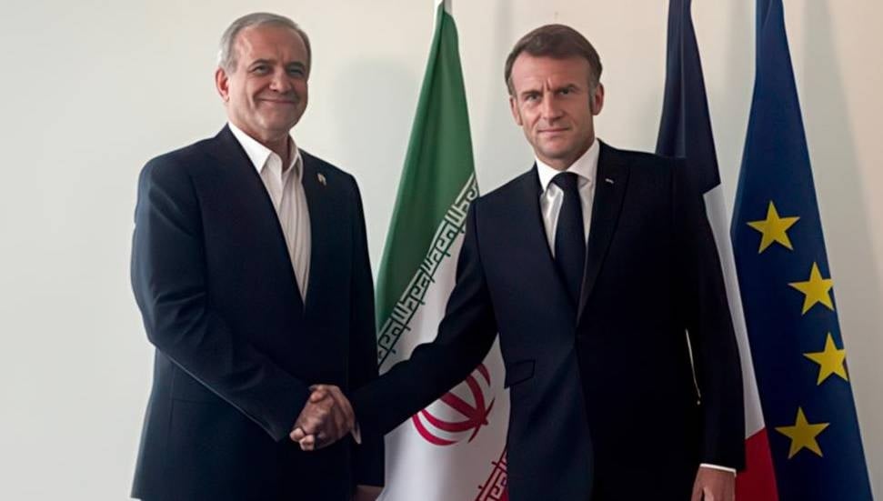 Pezeşkiyan ve Macron Telefon Görüşmesiyle Bölgeyi Değerlendirdi