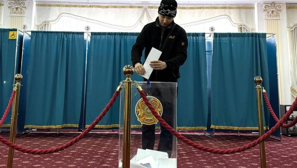 Kazakistan'da Referandumda Yeni Anayasaya Büyük Destek Geldi