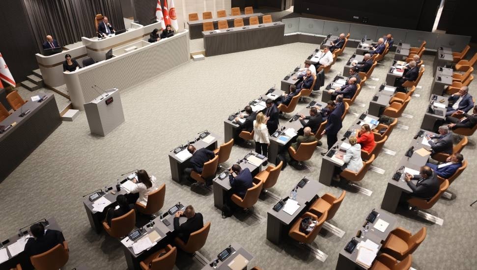 "KKTC Pasaport (Değişiklik) Yasa Tasarısı" ile "Oteller (Değişiklik) Yasa Tasarısı" oy çokluğuyla kabul edildi