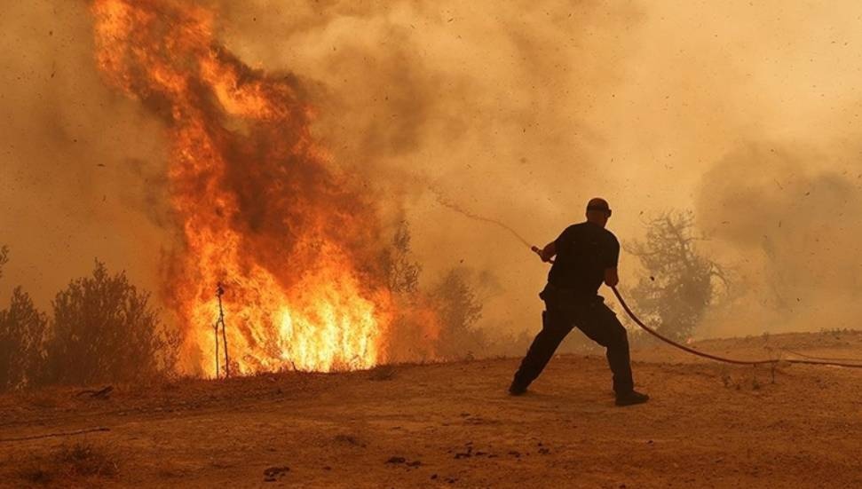 Güneşköy'de Elektrik Trafosunda Yangın, Narenciye Bahçesi Zarar Gördü