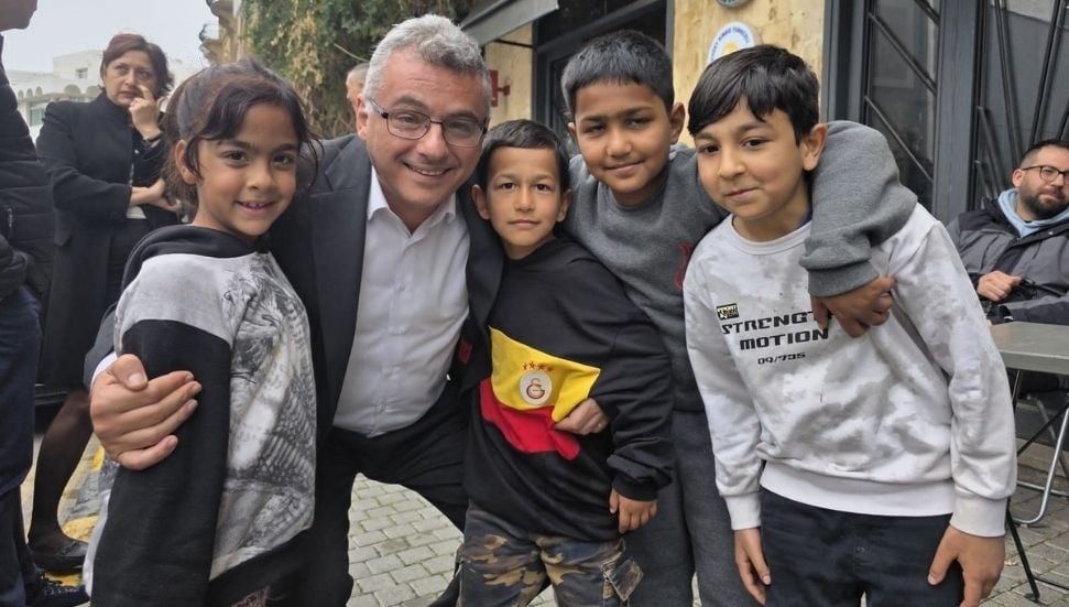 Cumhurbaşkanı Erhürman, Arasta Bölgesi'nde Bayram Ziyareti Gerçekleştirdi