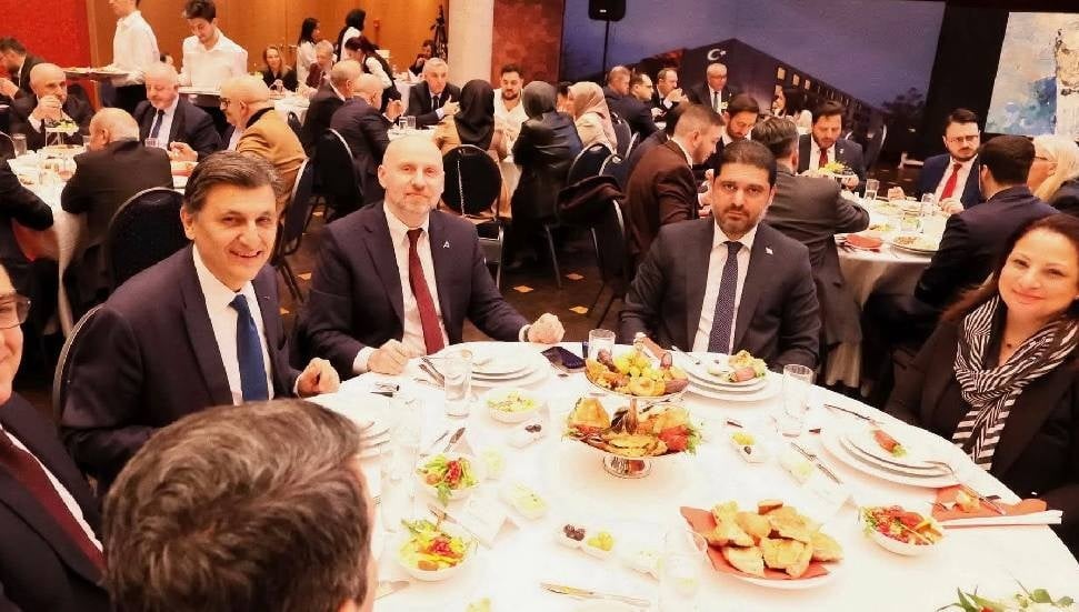 Ahmet Savaşan, Berlin'de Kardeşlik İftarı'nda Birlik Mesajı Verdi