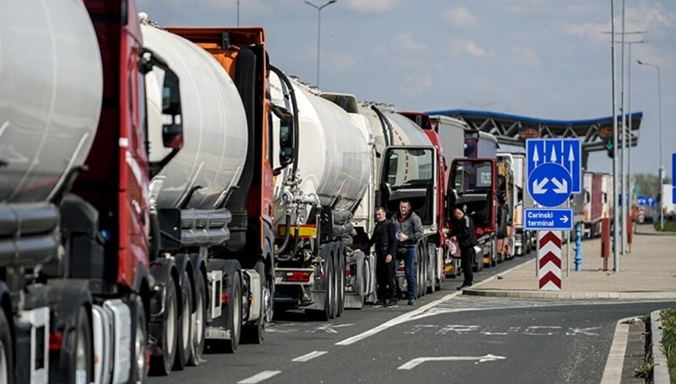 Bosna Hersek'teki Kamyon Sürücüleri, AB Geçiş Kurallarını Protesto Ediyor