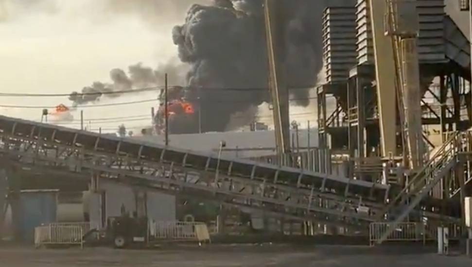 Texas'taki Petrol Rafinerisinde Patlama ve Yangın Olayı Yaşandı